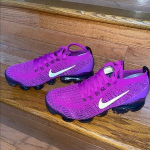 Nike Air Vapormax Flyknit size 9.5 womens - vivid purple!